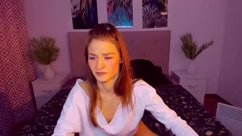 Snapshot of miapaw chatting on 01-29-25, 10:01 Mia online show from 01-29-25, 10:01