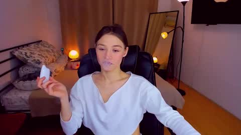 Snapshot of miapaw chatting on 02-11-25, 06:01 Mia online show from 02-11-25, 06:01