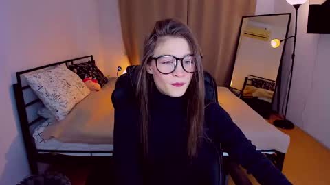 Snapshot of miapaw chatting on 02-13-25, 03:03 Mia online show from 02-13-25, 03:03