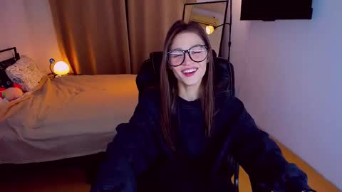 Snapshot of miapaw chatting on 02-14-25, 06:19 Mia online show from 02-14-25, 06:19