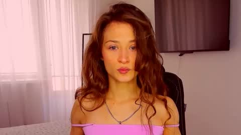 Snapshot of miapaw chatting on 10-12-25, 08:35 Mia online show from 10-12-25, 08:35