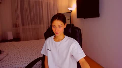 Snapshot of miapaw chatting on 10-12-25, 09:03 Mia online show from 10-12-25, 09:03