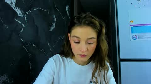 Snapshot of miapaw chatting on 10-21-25, 08:20 Mia online show from 10-21-25, 08:20