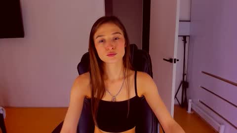 Snapshot of miapaw chatting on 10-26-25, 07:20 Mia online show from 10-26-25, 07:20