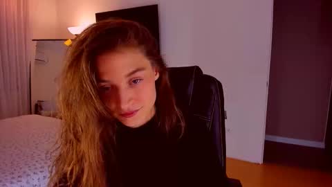 Snapshot of miapaw chatting on 11-03-25, 07:59 Mia online show from 11-03-25, 07:59