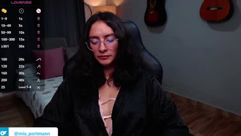 Snapshot of miaportman chatting on 12-18-24, 12:18 MIAPORTMANN online show from 12-18-24, 12:18