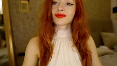 Snapshot of miarouge_me chatting on 05-15-26, 11:12 Mia online show from 05-15-26, 11:12