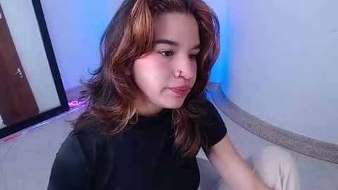 Snapshot of miascarlet_16 chatting on 11-20-25, 01:33 miascarlet_16 online show from 11-20-25, 01:33