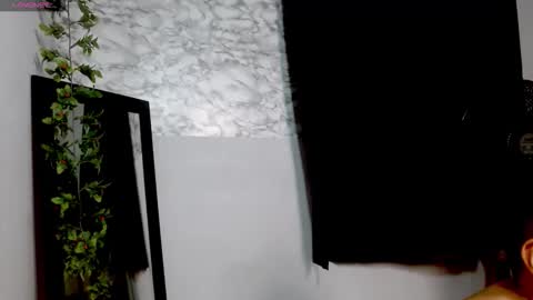 miasexy_latin online show from 12-15-25, 07:45