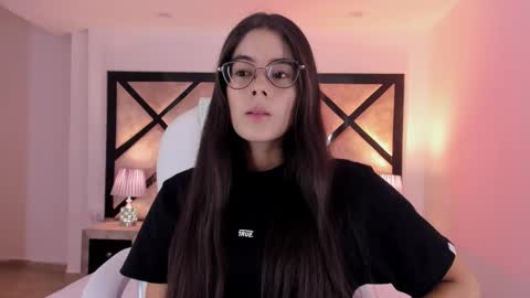 Mia online show from 03-03-25, 12:04