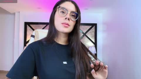 Mia online show from 09-12-25, 08:31