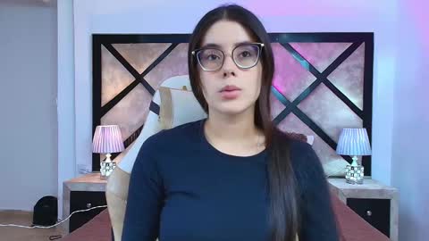 Mia online show from 10-06-25, 07:11