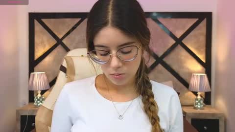 Mia online show from 05-06-26, 07:19