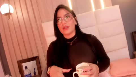 Mia online show from 01-21-25, 08:32