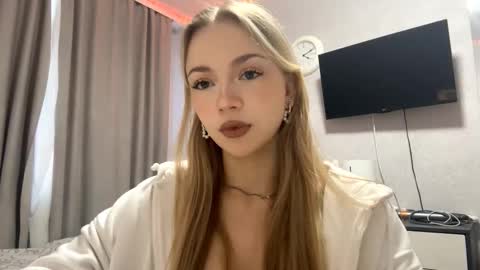 Snapshot of miasuszynski chatting on 02-04-26, 12:00 Milana online show from 02-04-26, 12:00