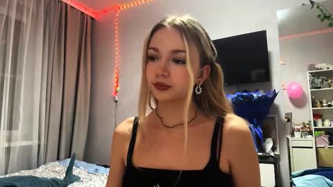 Snapshot of miasuszynski chatting on 02-19-26, 08:05 Milana online show from 02-19-26, 08:05