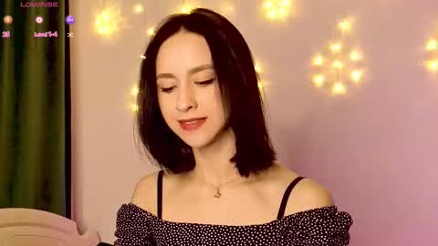 Mia online show from 12-19-25, 12:23