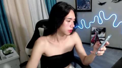 Mia online show from 01-28-25, 10:01