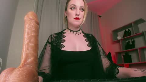 Snapshot of miaunicorn chatting on 01-17-25, 02:50 Lana online show from 01-17-25, 02:50