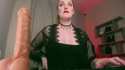 Snapshot of miaunicorn chatting on 01-17-25, 05:53 Lana online show from 01-17-25, 05:53