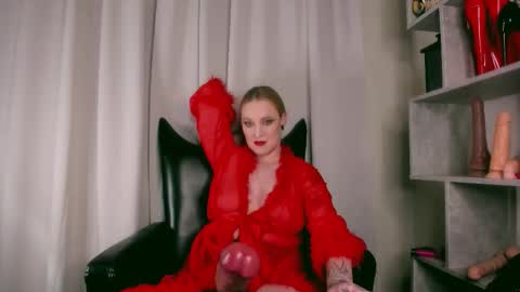 Snapshot of miaunicorn chatting on 11-11-25, 09:53 Lana online show from 11-11-25, 09:53