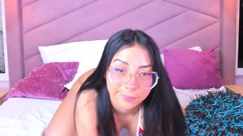 MiaWeiss online show from 12-04-25, 09:01