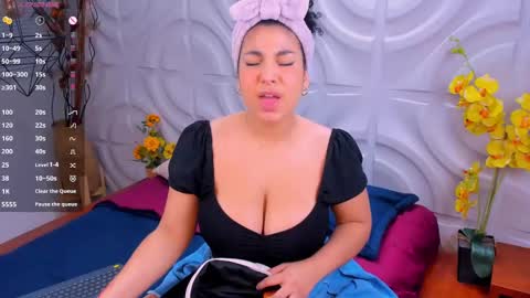 Mia online show from 01-04-25, 04:01