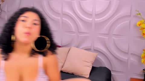 Mia online show from 01-06-25, 03:31