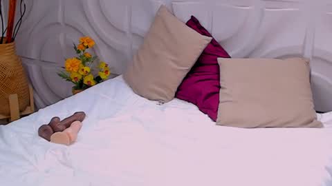 Mia online show from 01-12-25, 07:00