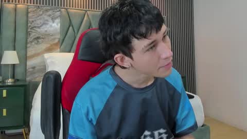 Snapshot of michaeel_blue chatting on 09-12-25, 02:39 Michael online show from 09-12-25, 02:39