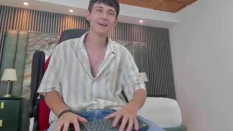 Snapshot of michaeel_blue chatting on 09-16-25, 06:42 Michael online show from 09-16-25, 06:42