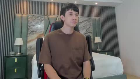 Snapshot of michaeel_blue chatting on 09-18-25, 11:56 Michael online show from 09-18-25, 11:56