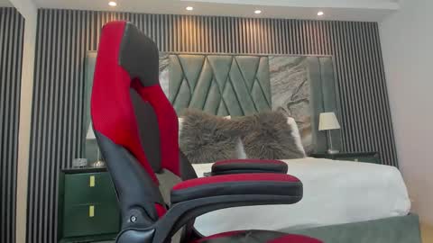 Snapshot of michaeel_blue chatting on 09-20-25, 12:28 Michael online show from 09-20-25, 12:28