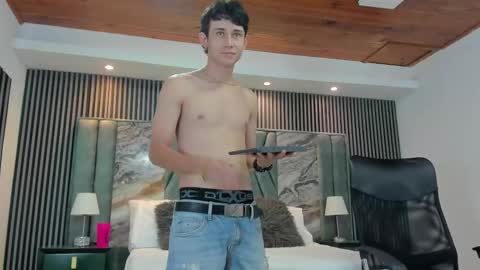 Snapshot of michaeel_blue chatting on 09-27-25, 05:07 Michael online show from 09-27-25, 05:07