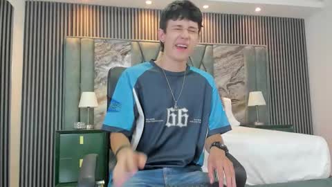 Snapshot of michaeel_blue chatting on 10-01-25, 02:34 Michael online show from 10-01-25, 02:34