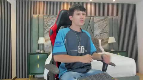 Snapshot of michaeel_blue chatting on 10-03-25, 07:44 Michael online show from 10-03-25, 07:44