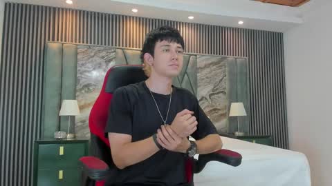 Snapshot of michaeel_blue chatting on 10-05-25, 01:31 Michael online show from 10-05-25, 01:31