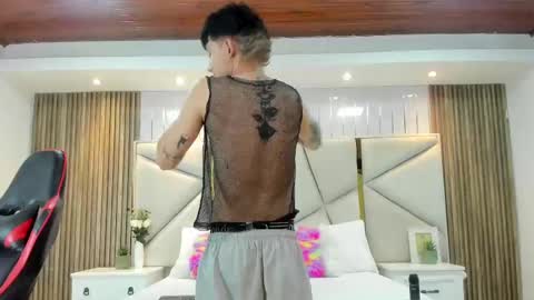 Snapshot of michaeel_blue chatting on 10-10-25, 07:57 Michael online show from 10-10-25, 07:57