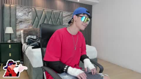 Snapshot of michaeel_blue chatting on 10-31-25, 09:27 Michael online show from 10-31-25, 09:27