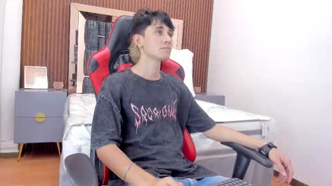 Snapshot of michaeel_blue chatting on 11-01-25, 09:06 Michael online show from 11-01-25, 09:06