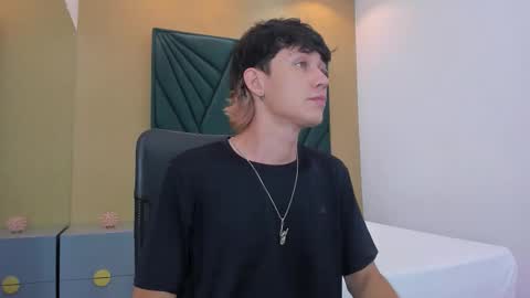 Snapshot of michaeel_blue chatting on 12-17-25, 12:00 Michael online show from 12-17-25, 12:00