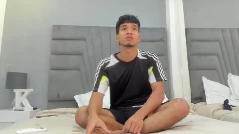 Snapshot of michael__ross chatting on 01-12-26, 11:37 Michael Ross online show from 01-12-26, 11:37