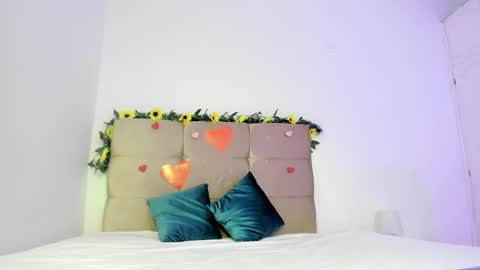 Snapshot of michael_and_sharon chatting on 02-25-25, 12:14 Micky and Sharon online show from 02-25-25, 12:14