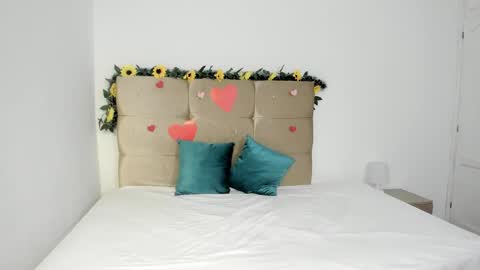 Snapshot of michael_and_sharon chatting on 02-27-25, 01:38 Micky and Sharon online show from 02-27-25, 01:38