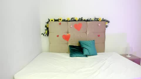 Snapshot of michael_and_sharon chatting on 03-05-25, 02:03 Micky and Sharon online show from 03-05-25, 02:03