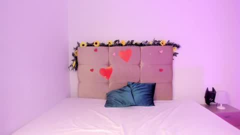 Snapshot of michael_and_sharon chatting on 03-06-25, 01:58 Micky and Sharon online show from 03-06-25, 01:58