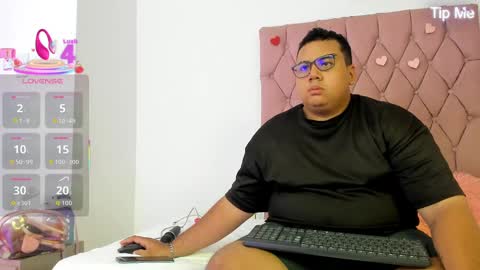 Snapshot of michael_and_sharon chatting on 09-24-25, 04:05 Micky and Sharon online show from 09-24-25, 04:05