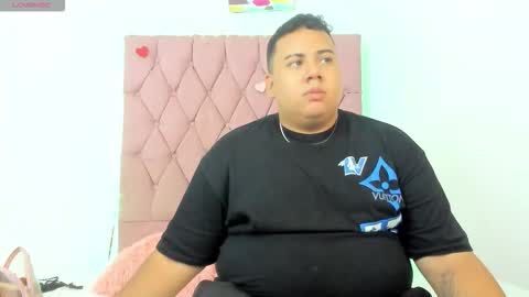 Snapshot of michael_and_sharon chatting on 10-22-25, 04:02 Micky and Sharon online show from 10-22-25, 04:02