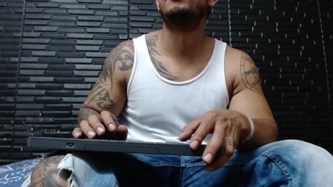 Michael Daviss online show from 02-04-25, 01:59