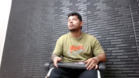 Michael Daviss online show from 02-06-25, 02:26